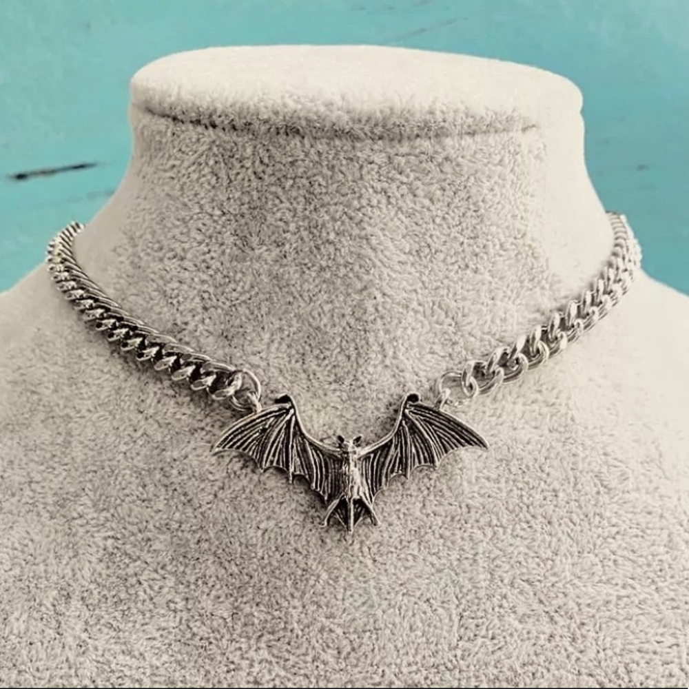 NWT BAT NECKLACE
